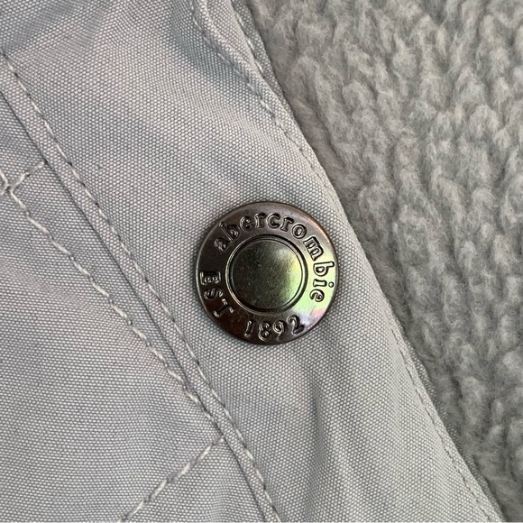 NWT Abercrombie Kids Girl Fleece Snap Pullover Jacket Gray 15/16 Kangaroo Pocket - Picture 3 of 16